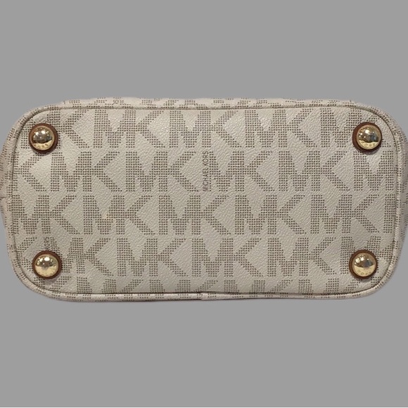 MICHAEL KORS Jet Set Signature Logo Medium Tote, Dangler, Vanilla - Picture 3 of 10